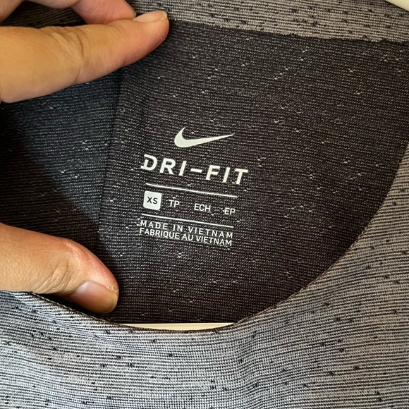 SOLD Nike Grey Dri-Fit Ombré Workout Tank Top (Gym, Running, Training) Size XS - Picture 6 of 9